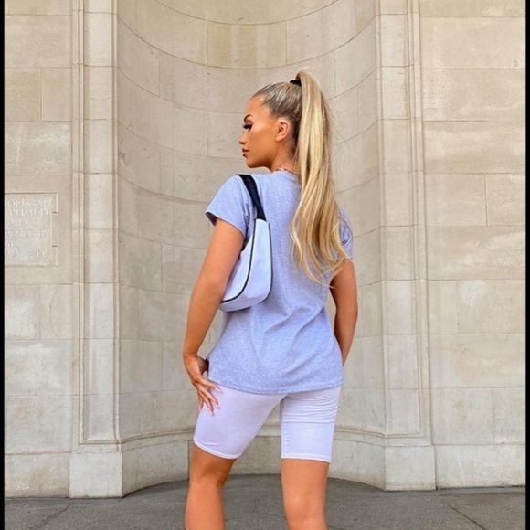 IT’S HERE!! 🛍 GREY COCO TSHIRT - Picture 4 of 9